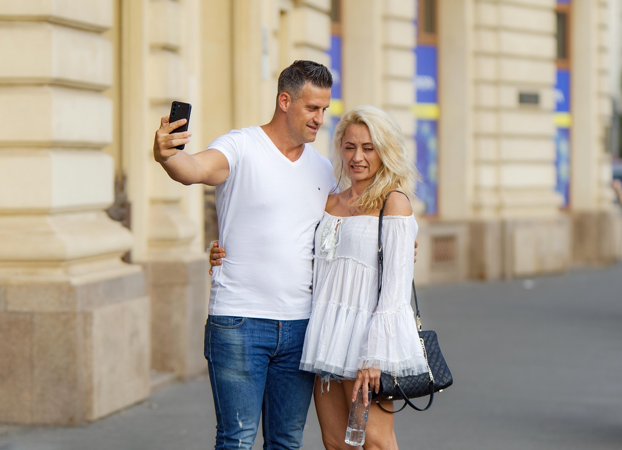 Encontre Paquera e Romance com Pessoas Próximas