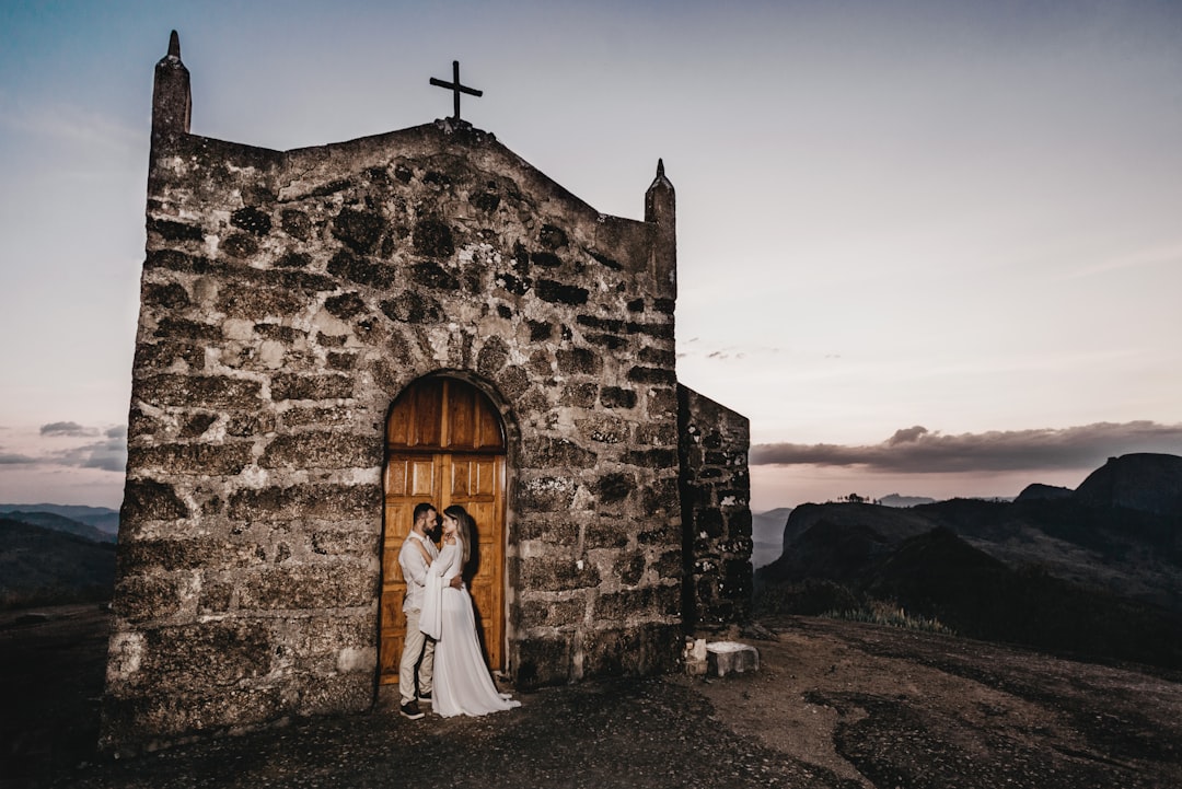 Amor e Fé: Encontre Sua Alma Gêmea Religiosa